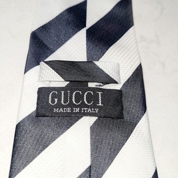 Gucci Handmade 100% Silk Italian Vintage 90's Striped Necktie Beetlejuice Tie - Picture 2 of 6